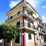Blue Cozy Home In Kyparissia, Fully Equipped Nest Apartamento *